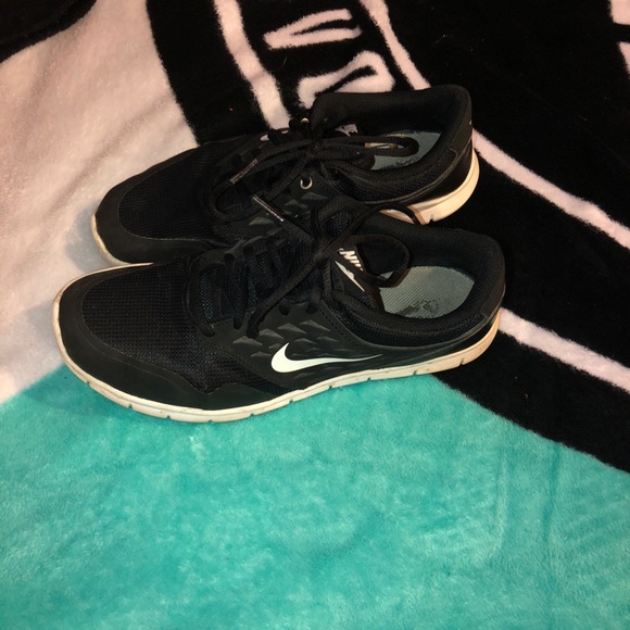 Nike gym shoes - Picture 2 of 4